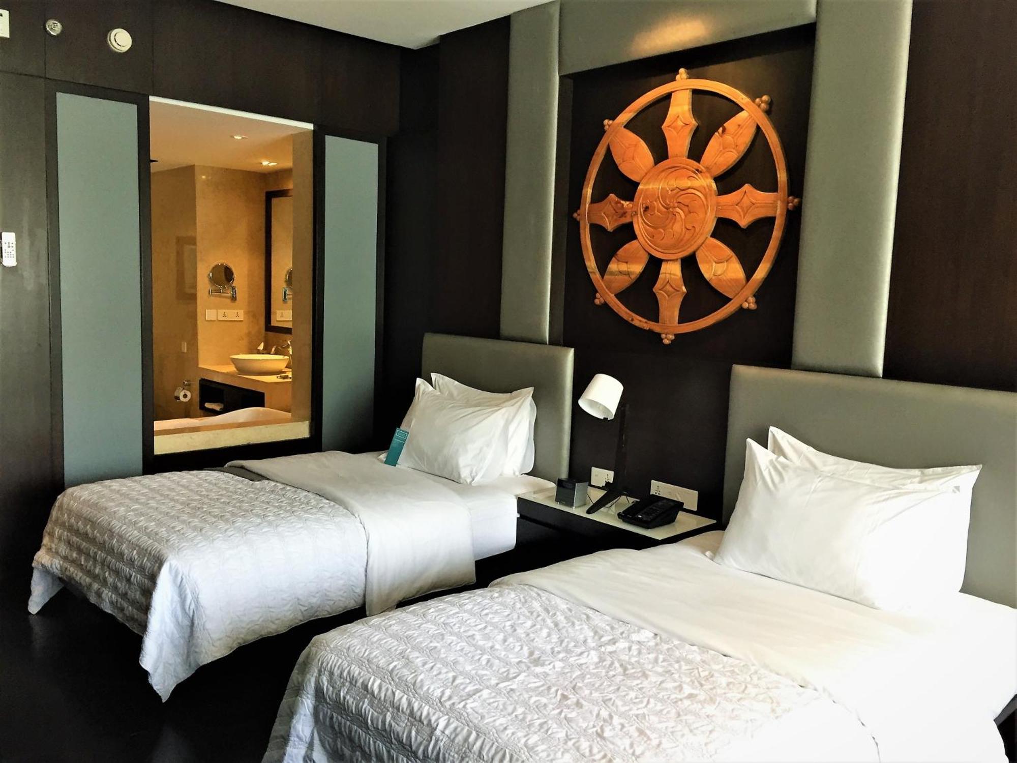 Le Meridien Paro Riverfront Экстерьер фото